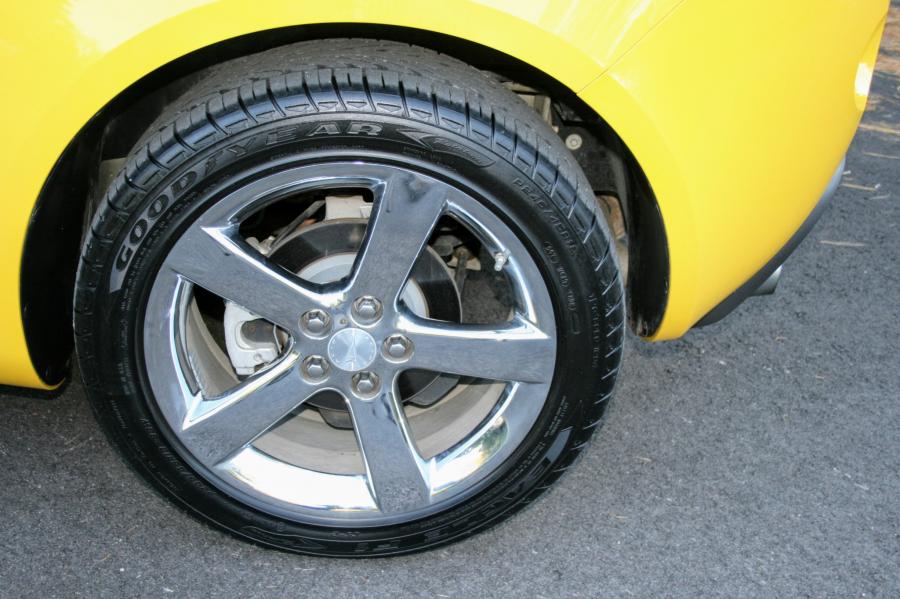Колеса Pontiac Solstice GXP 2008 года  (фото 30 из 68)